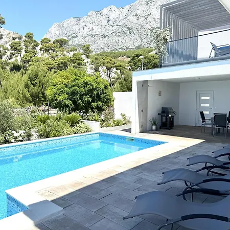 Blue Lagoon Villa *