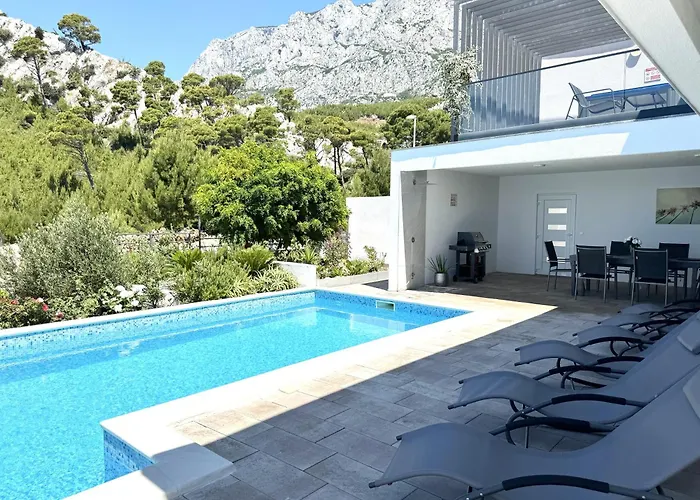 Blue Lagoon Villa *